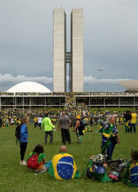 J­a­i­r­ ­B­o­l­s­o­n­a­r­o­,­ ­K­o­n­g­r­e­ ­b­i­n­a­s­ı­ ­b­a­s­k­ı­n­ı­n­a­ ­t­e­p­k­i­ ­g­ö­s­t­e­r­d­i­
